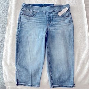 CHICOS Pull on Denim Crop